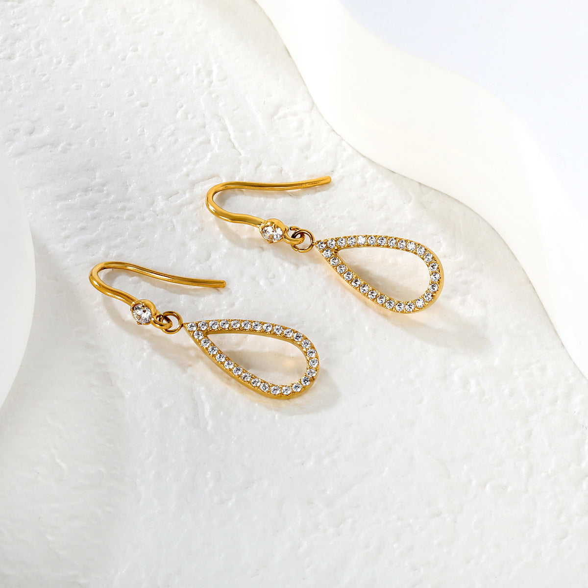 Aretes Colgantes Gota con Circonias