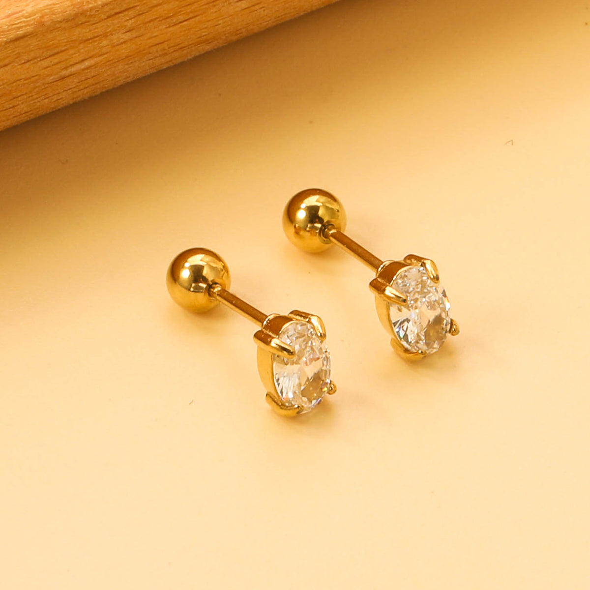 Aretes Circonia Ovalada