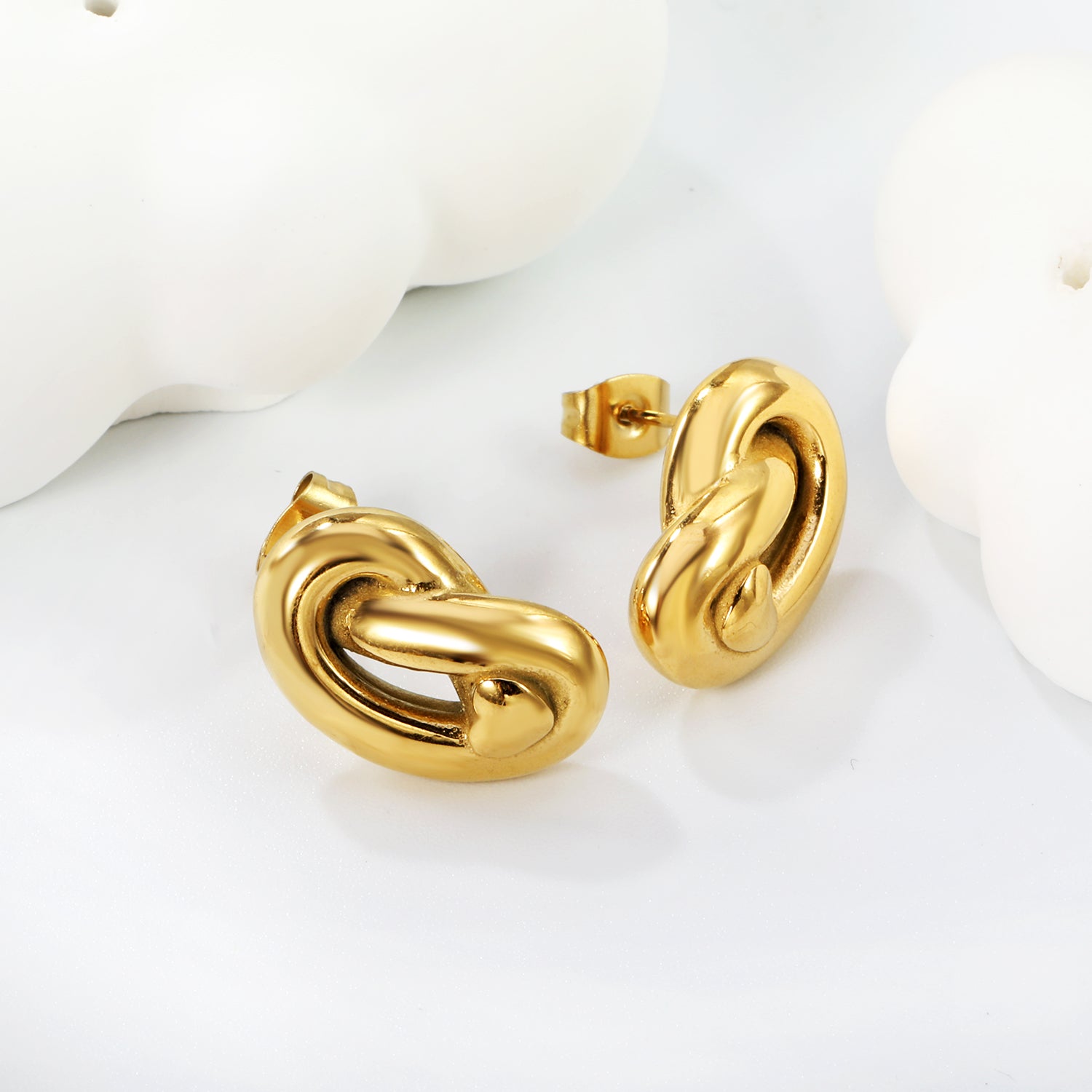 Aretes Nudo con Corazón