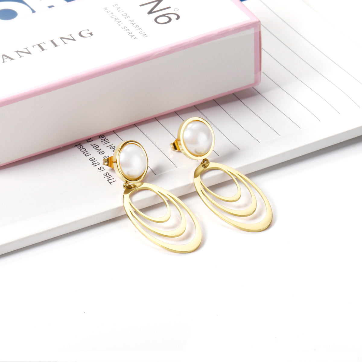 Aretes Perlas con Arcos Colgantes